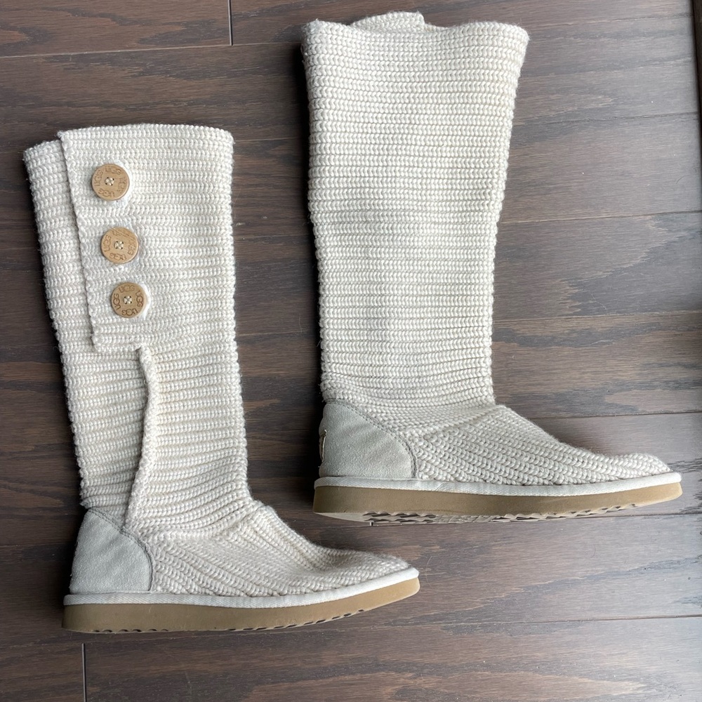 UGG size 8, cream/off white crochet boots